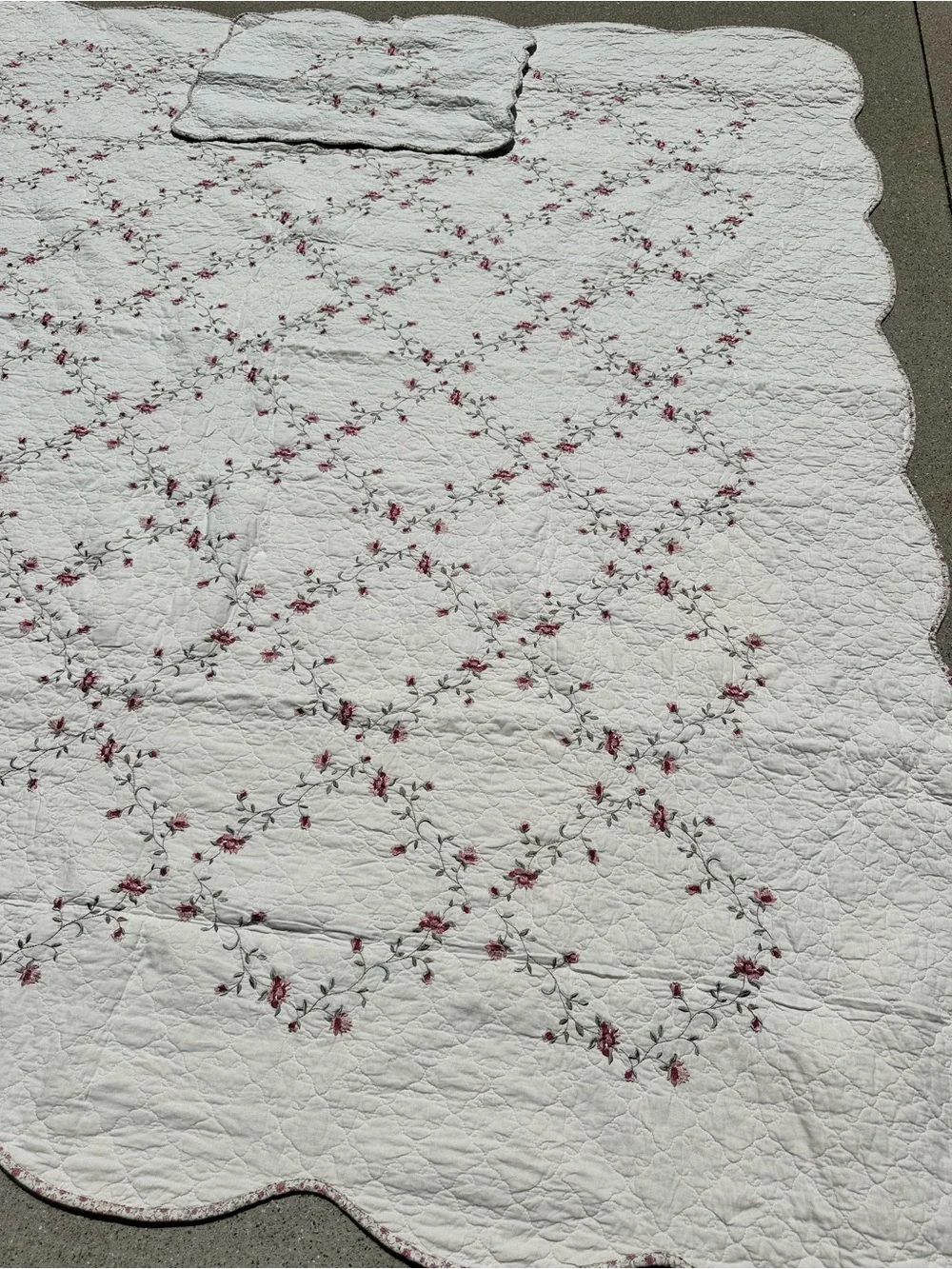 Classic Creamy White Floral Embroidered Quilt Set 1 Pillow Sham Hannalore Cotton